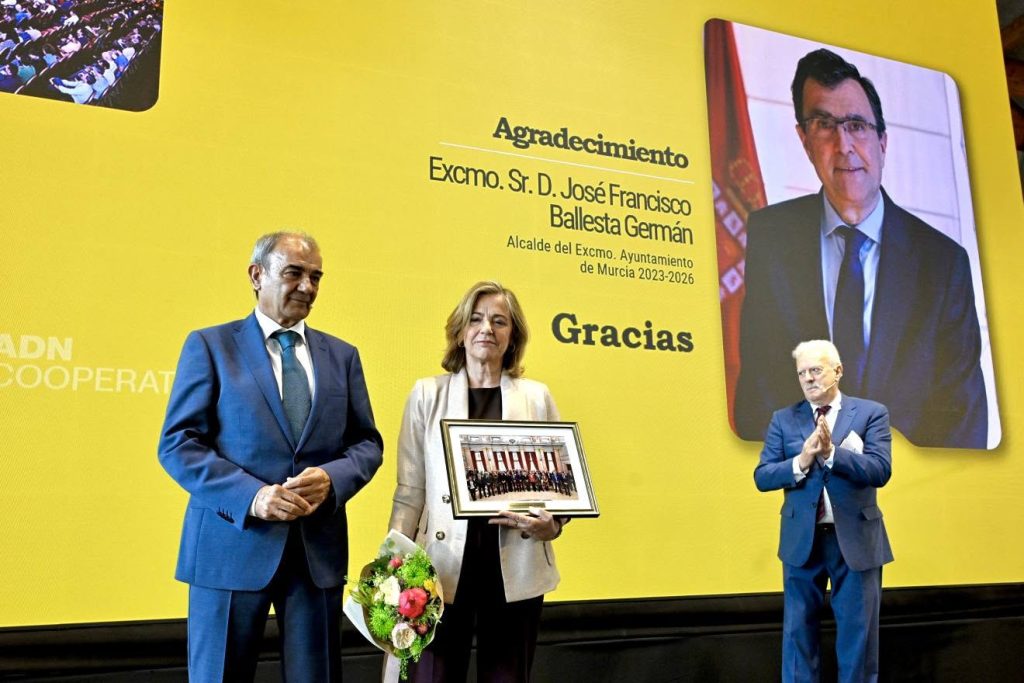 Ucomur celebra su XXXVII Asamblea General y conmemora su cuarenta aniversario tras un año crucial para el cooperativismo regional 5 homenaje Ballesta